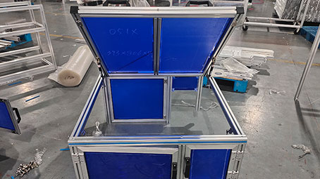 帶氣彈簧的鋁型材設(shè)備防護(hù)罩