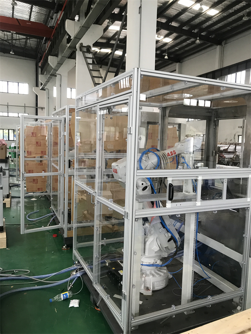 鋁型材機(jī)器人防護(hù)罩