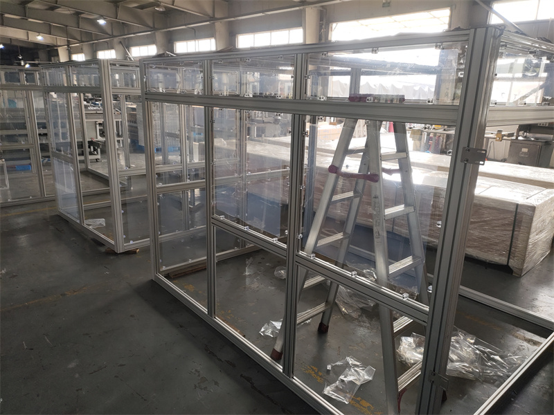 鋁型材機(jī)器設(shè)備護(hù)罩