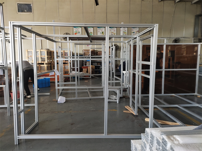 鋁型材機(jī)械設(shè)備防護(hù)罩定制